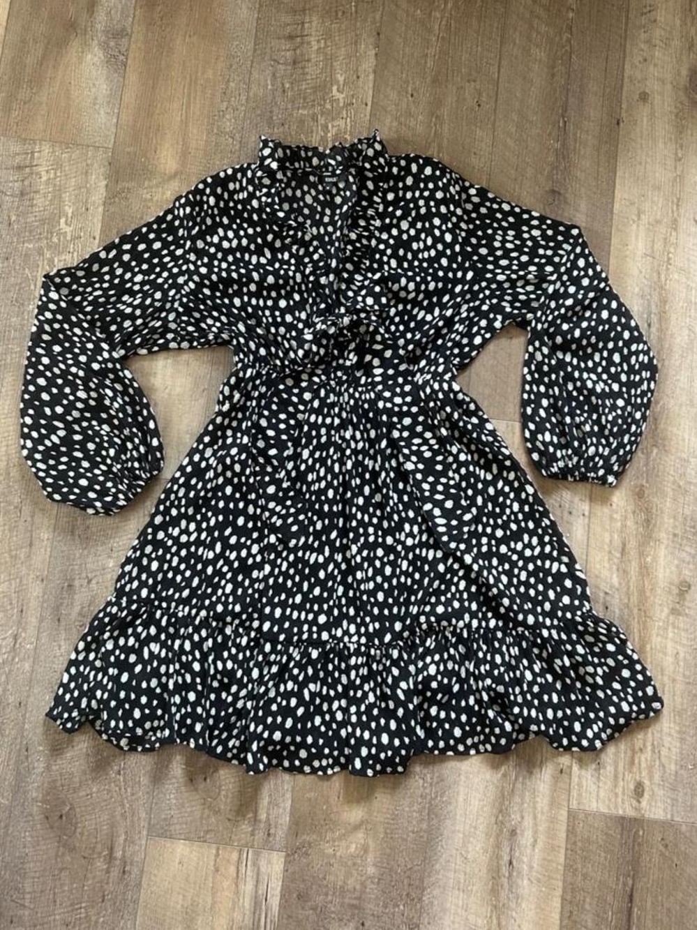 Black & White Dot Ruffle Dress long sleeve with Flowy skirt and tie bow detail
